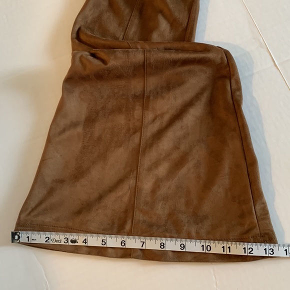 ELAN. Faux Suede camel brown bell bottoms. Zipper on side. - Picture 12 of 13